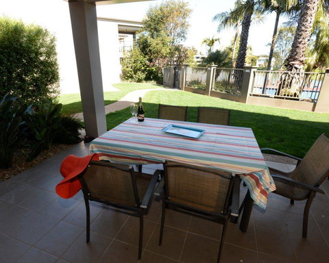 Yarrawonga Waterfront Apartments - Holiday Sunshine Coast 5