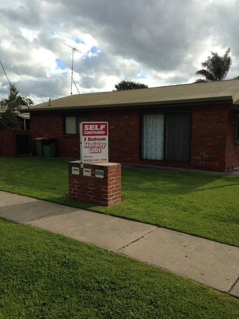 7 Melbourne Street - Sunshine Coast Tourism 0