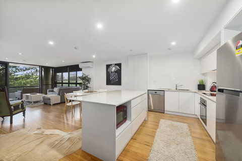 Pacific Towers Beach Resort - Sunshine Coast Tourism 6