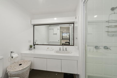 Pacific Towers Beach Resort - Sunshine Coast Tourism 2