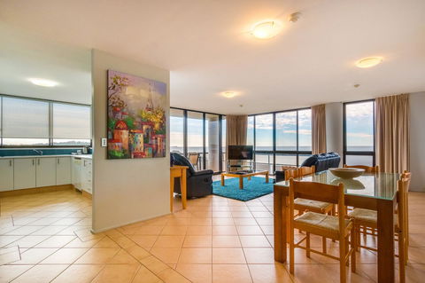Pacific Towers Beach Resort - Sunshine Coast Tourism 43