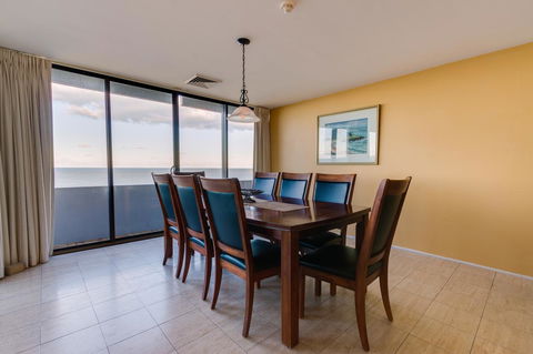 Pacific Towers Beach Resort - Sunshine Coast Tourism 24