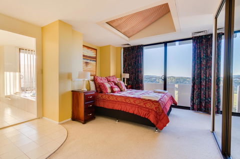 Pacific Towers Beach Resort - Sunshine Coast Tourism 16
