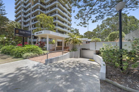 Pacific Towers Beach Resort - Sunshine Coast Tourism 0