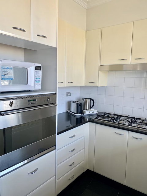 Castle Serviced Apartments - Sunshine Coast Tourism 0