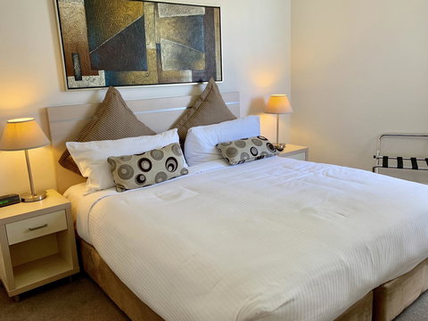 Castle Serviced Apartments - Sunshine Coast Tourism 14