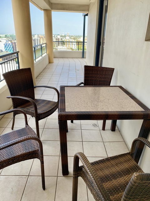 Castle Serviced Apartments - Sunshine Coast Tourism 9