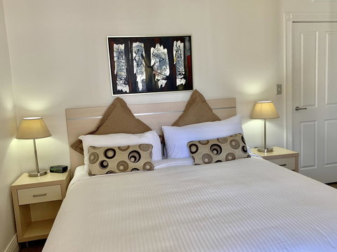 Castle Serviced Apartments - Sunshine Coast Tourism 8