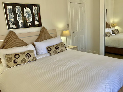 Castle Serviced Apartments - Sunshine Coast Tourism 7