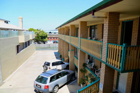 Bay Motel - Sunshine Coast Tourism 2