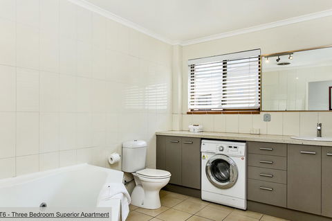 The Terraces Main Beach - Holiday Sunshine Coast 43