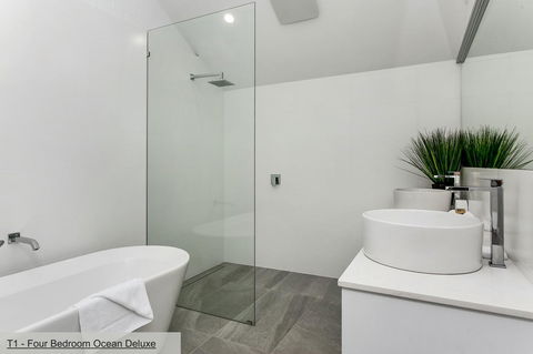 The Terraces Main Beach - Holiday Sunshine Coast 42