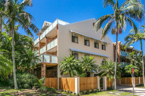The Terraces Main Beach - Holiday Sunshine Coast 21