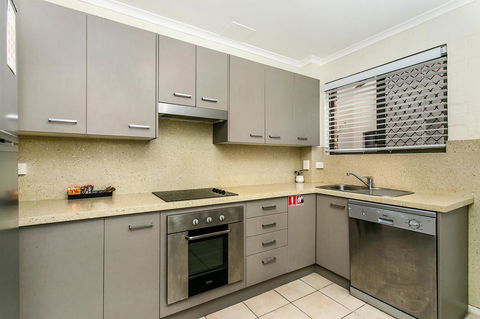 The Terraces Main Beach - Holiday Sunshine Coast 28