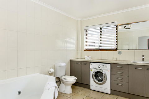 The Terraces Main Beach - Holiday Sunshine Coast 29