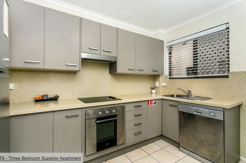 The Terraces Main Beach - Holiday Sunshine Coast 41