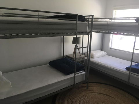 Tomaree Lodge - Sunshine Coast Tourism 4