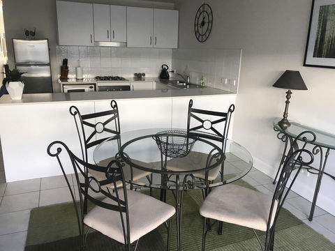 Travers Street Apartment - Holiday Sunshine Coast 4