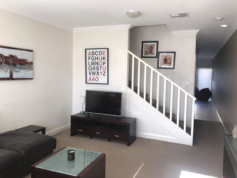 Travers Street Apartment - Holiday Sunshine Coast 6