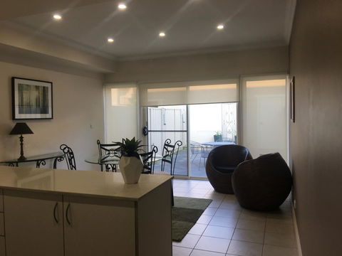 Travers Street Apartment - Holiday Sunshine Coast 3