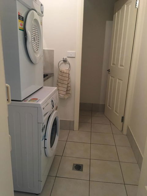 Travers Street Apartment - Holiday Sunshine Coast 10