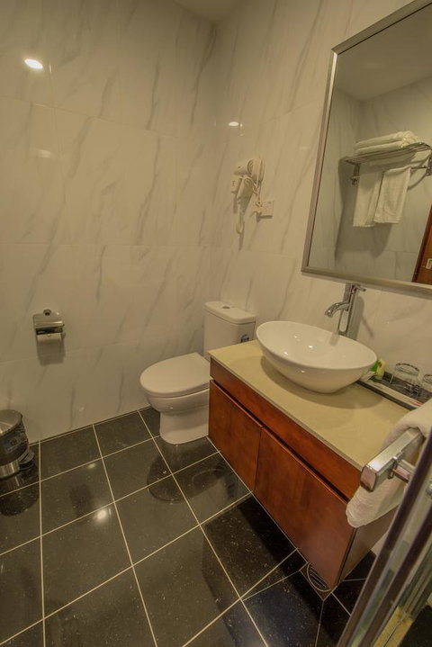 Megaboom City Hotel - Sunshine Coast Tourism 8