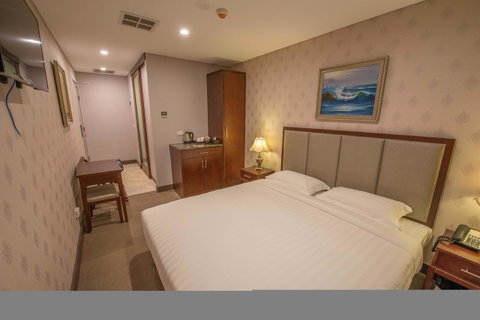 Megaboom City Hotel - Sunshine Coast Tourism 17