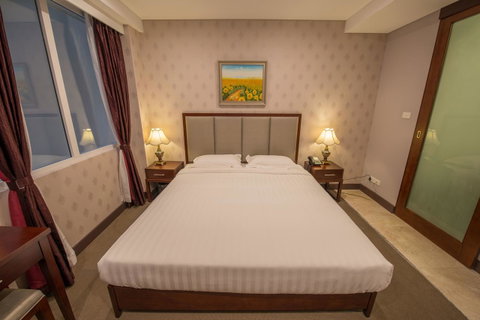 Megaboom City Hotel - Sunshine Coast Tourism 3
