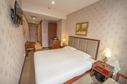 Megaboom City Hotel - Sunshine Coast Tourism 24