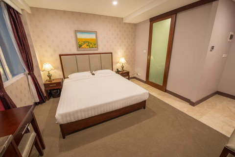 Megaboom City Hotel - Sunshine Coast Tourism 11