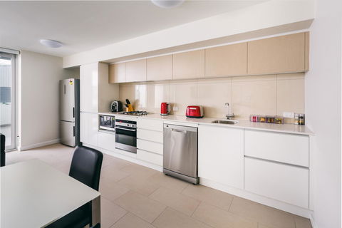 Hamilton Executive Apartments - Sunshine Coast Tourism 24