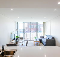 Near train station new 2 BR apt/free parking - Holiday Sunshine Coast