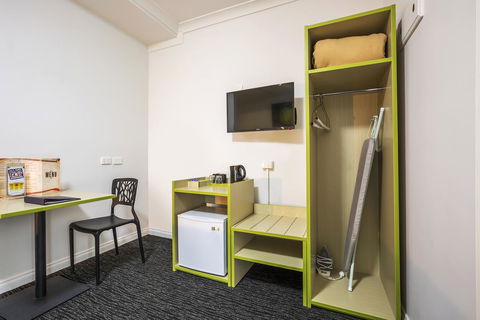 Boomerang Hotel - Sunshine Coast Tourism 12