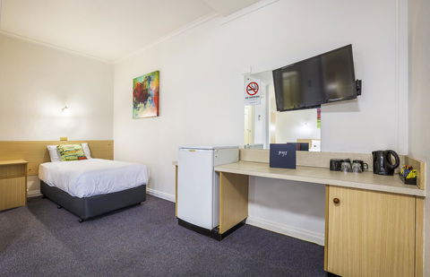 Boomerang Hotel - Sunshine Coast Tourism 1