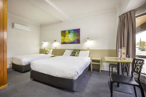 Boomerang Hotel - Sunshine Coast Tourism 11