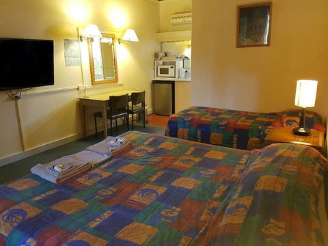 Temora Motel - Sunshine Coast Tourism 3