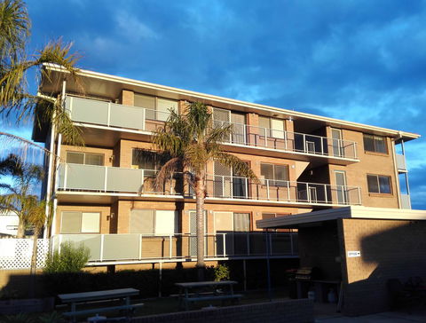 Narooma Palms Holiday Apartments - Holiday Sunshine Coast 1