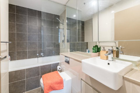 Sydney CBD Modern 2 Bedroom Apartment + Free Car Parking - Sunshine Coast Tourism 17