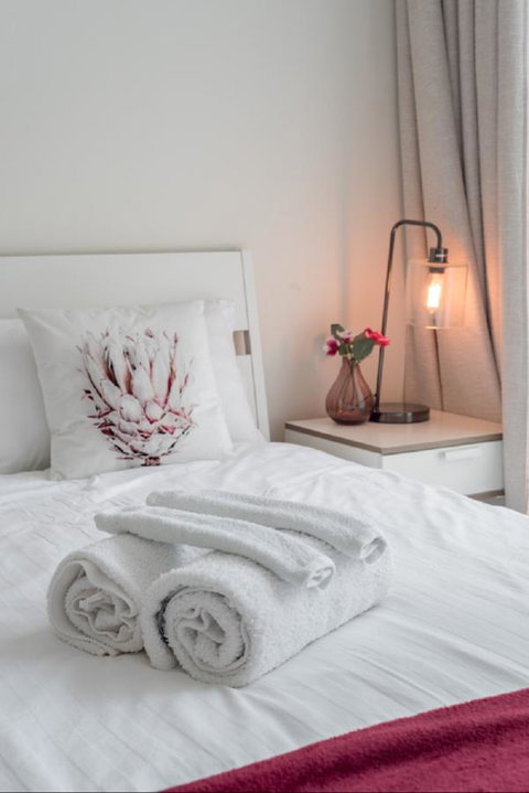 Sydney CBD Modern 2 Bedroom Apartment + Free Car Parking - Sunshine Coast Tourism 10