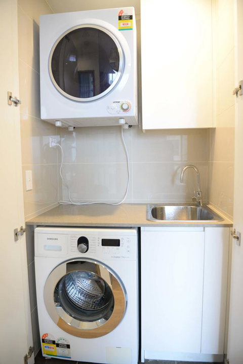 Sydney CBD Modern 2 Bedroom Apartment + Free Car Parking - Sunshine Coast Tourism 26