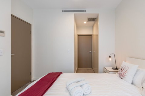 Sydney CBD Modern 2 Bedroom Apartment + Free Car Parking - Sunshine Coast Tourism 9