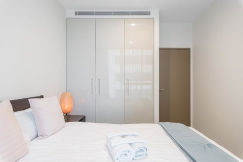 Sydney CBD Modern 2 Bedroom Apartment + Free Car Parking - Sunshine Coast Tourism 12