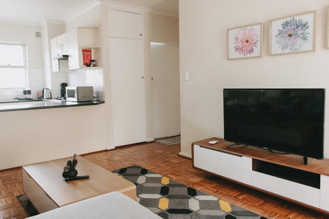 Lotus Stay Manly - Apartment 29B - Holiday Sunshine Coast 2