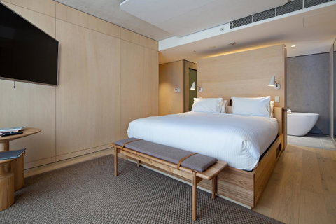 Zara Tower â€“ Luxury Suites And Apartments - Sunshine Coast Tourism 5