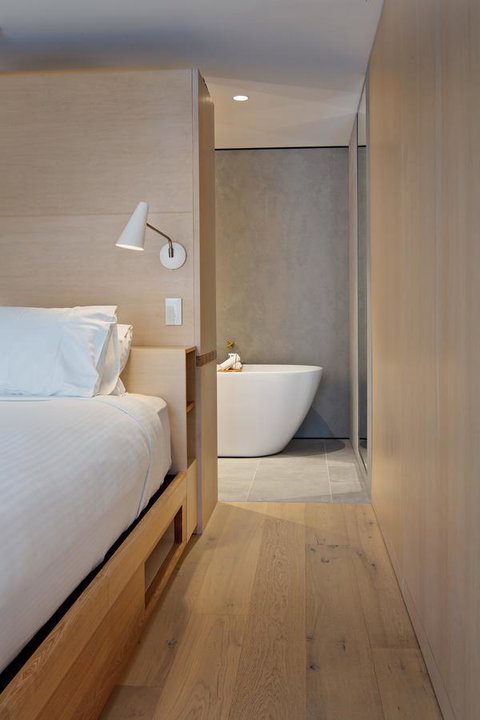 Zara Tower â€“ Luxury Suites And Apartments - Sunshine Coast Tourism 3