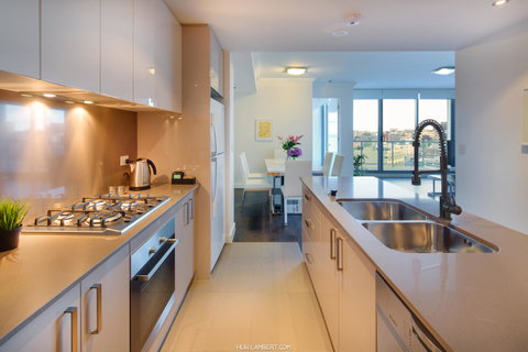 Zara Tower â€“ Luxury Suites And Apartments - Sunshine Coast Tourism 26