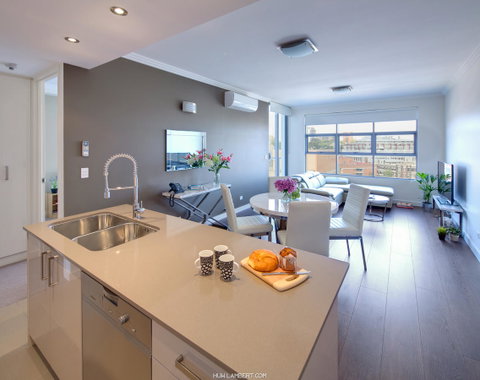 Zara Tower â€“ Luxury Suites And Apartments - Sunshine Coast Tourism 31