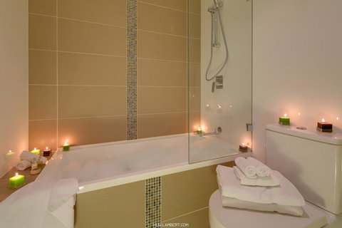 Zara Tower â€“ Luxury Suites And Apartments - Sunshine Coast Tourism 15
