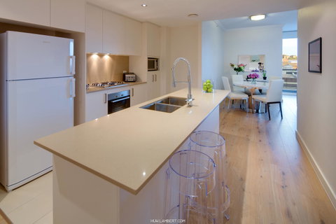Zara Tower â€“ Luxury Suites And Apartments - Sunshine Coast Tourism 33