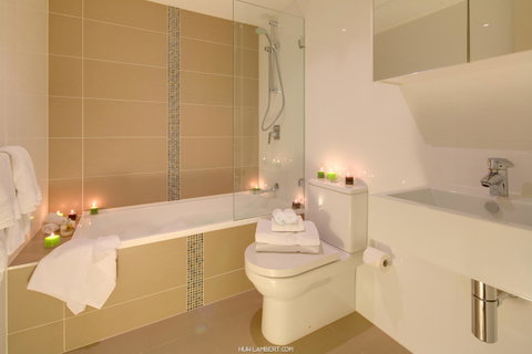 Zara Tower â€“ Luxury Suites And Apartments - Sunshine Coast Tourism 22